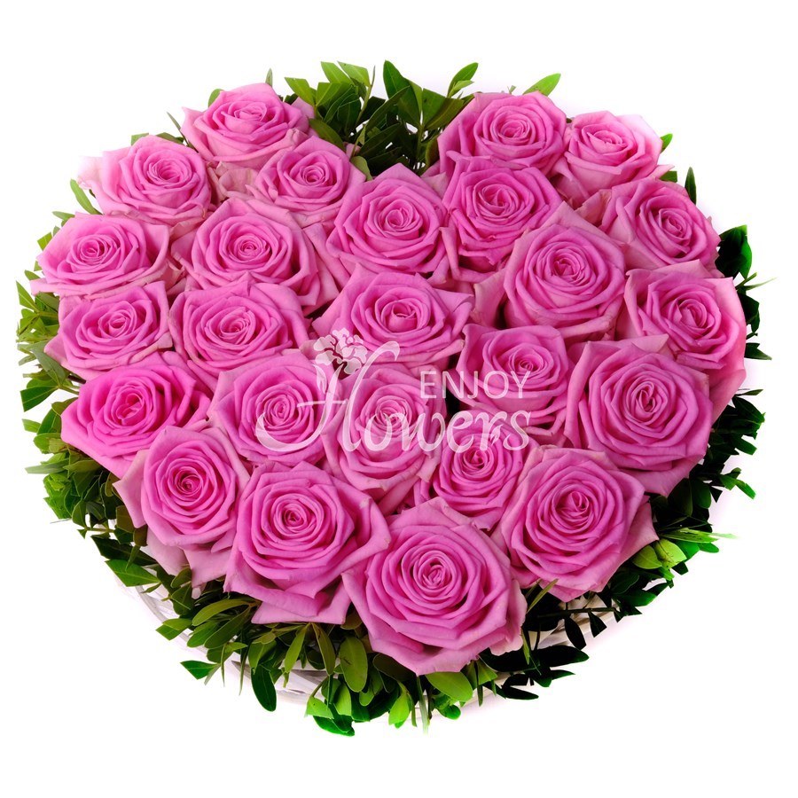 Композиция из 25 роз "Сердце из розовых роз"